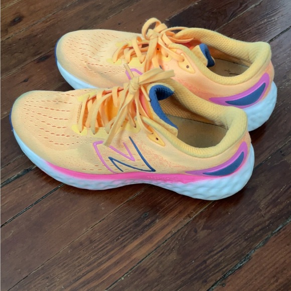 New Balance Orange Sneakers Sleek Modern Design - Picture 2 of 4